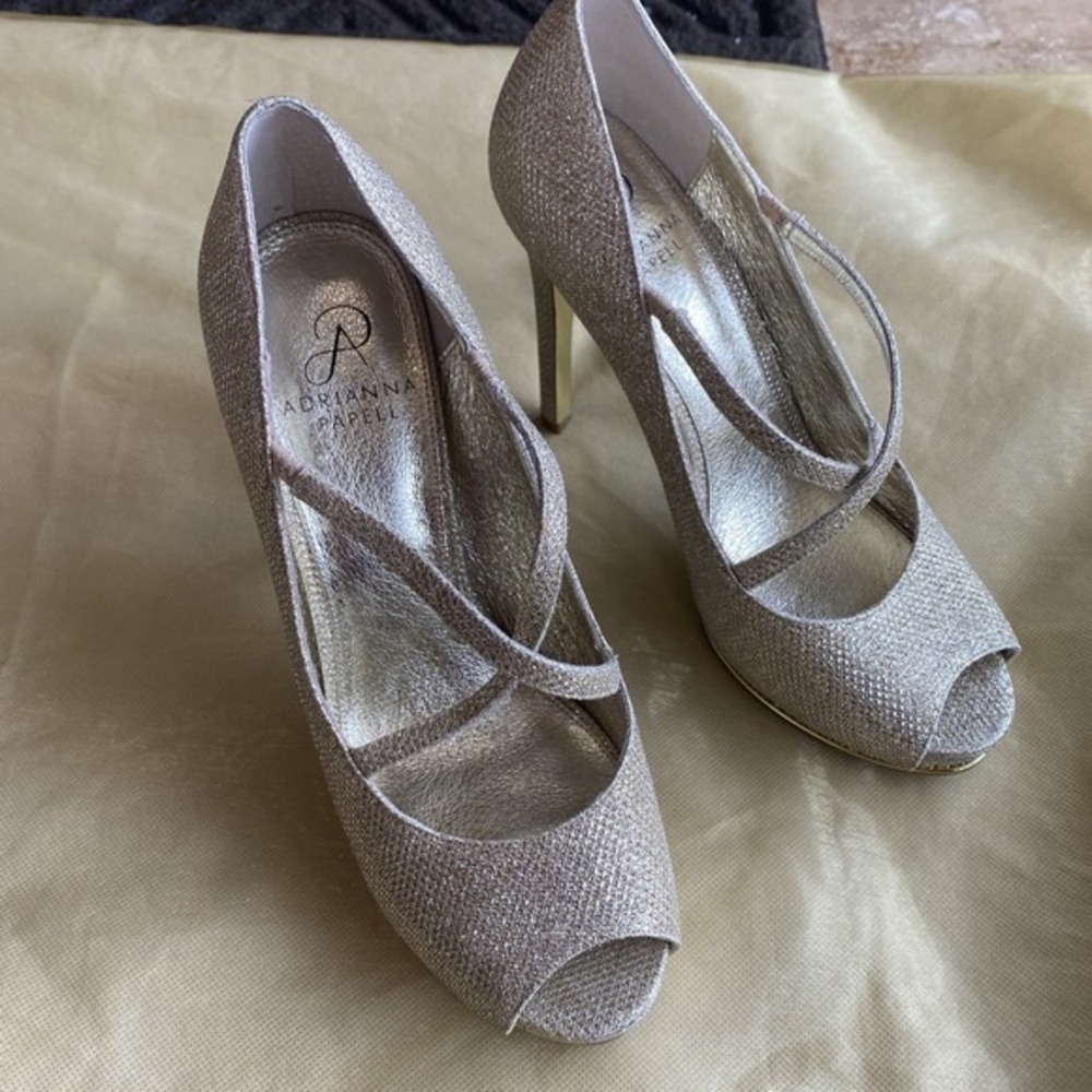 Adrianna Papell Gold High‎ Heel Dress Shoes With Rhinestone Edging Size 8